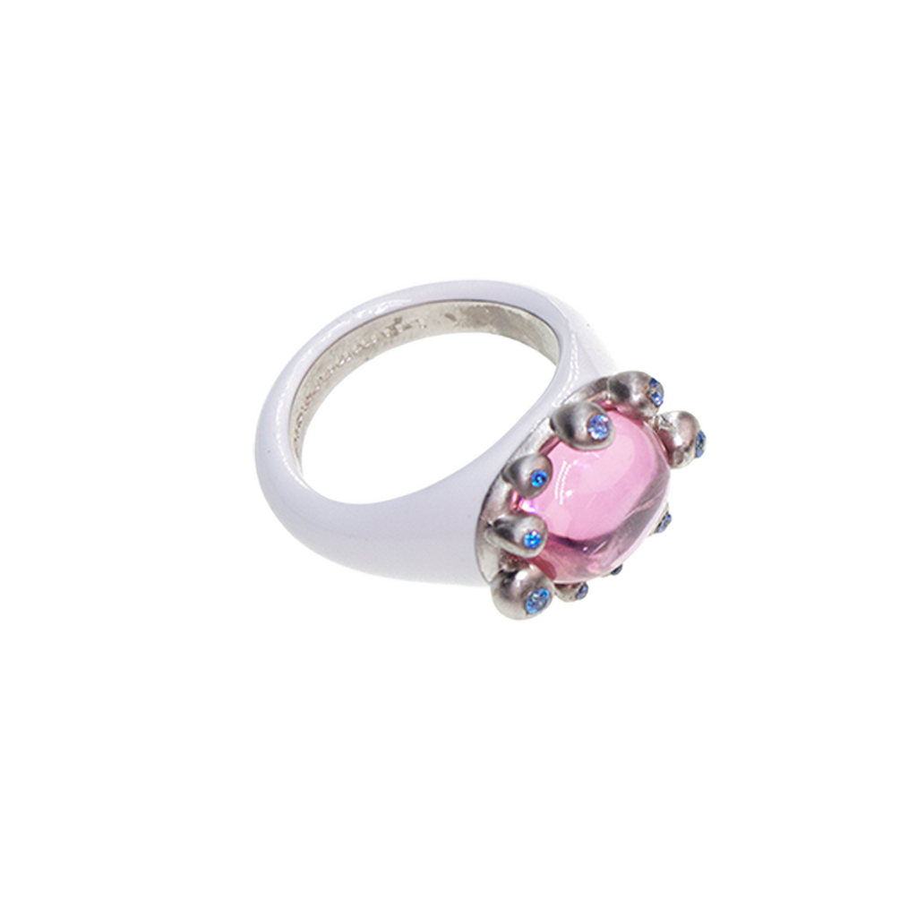 WHITE BATHROOM FLOWER RING